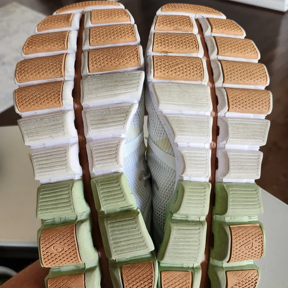 On Running Cloud Shoes in Light Green and Brown - Picture 7 of 10